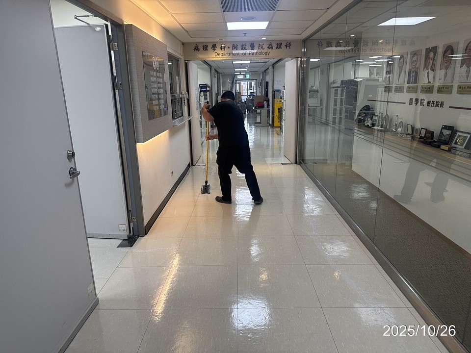 使用3M地板硬光蠟上蠟